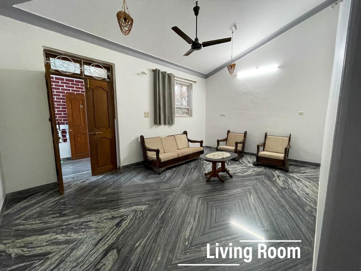 Entire 2 Bhk Spacious Apartment On First Floor - Sai Homestay Madgaon Exterior photo